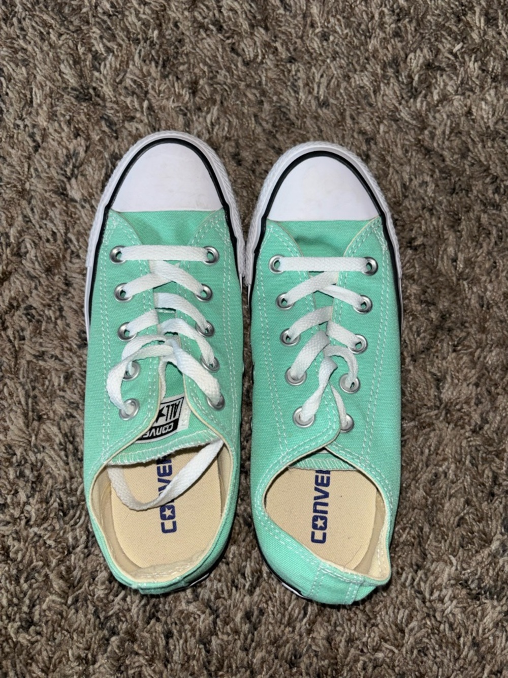 Women’s Converse size 6